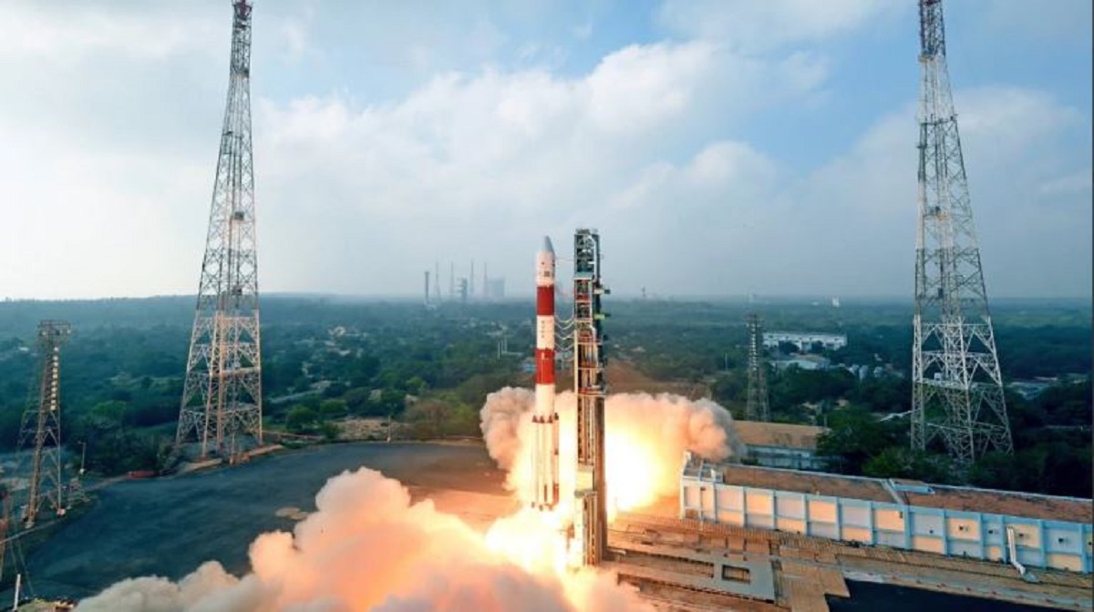 India's PSLV rocket lifts-off with Cartosat-3 and 13 US satellites