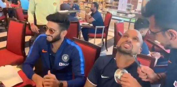 Bhuvneshwar Kumar trolls 'Bala' Shikhar Dhawan for mimicking Akshay Kumar