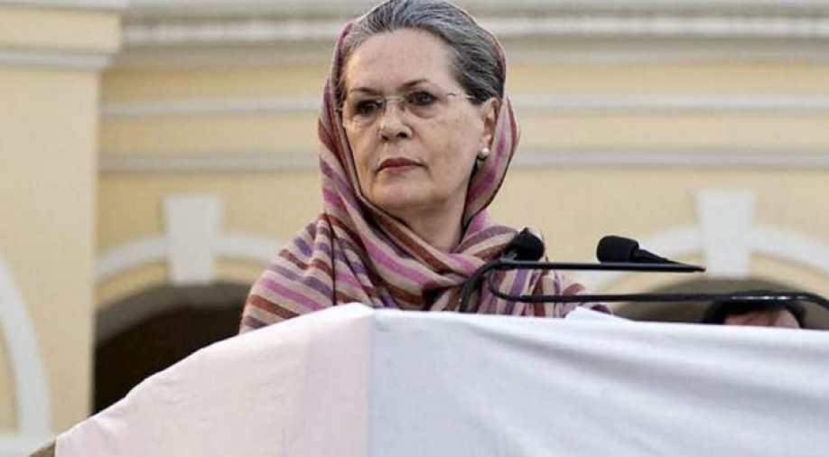 Sonia asks Cong CMs to pay Rs 6,000 NFSA maternity benefit