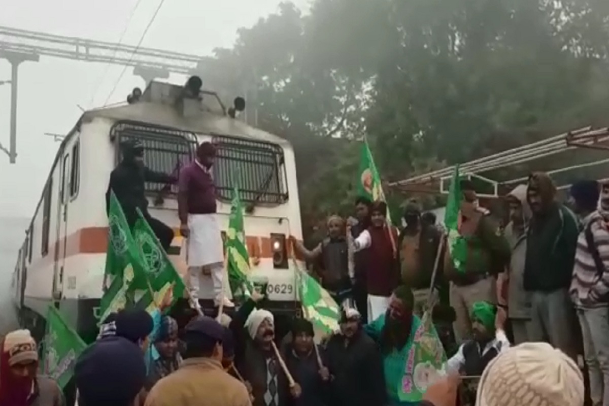 Protesters stop Janshatabdi Express in Bihar's Jehanabad, raise slogans against NRC