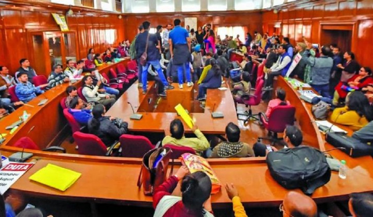 DU administration holds meeting with teachers' association