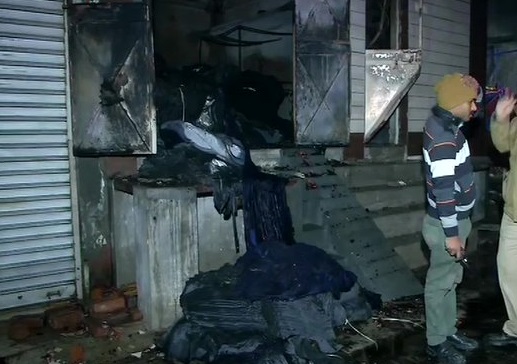 Fire breaks out at cloth godown in Delhi, 9 dead