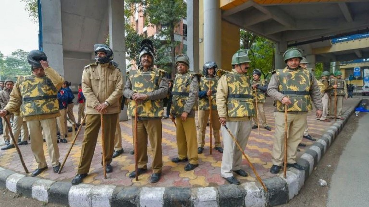 Please sit inside, do not throw stones: Delhi Police had warned Jamia students before entering campus