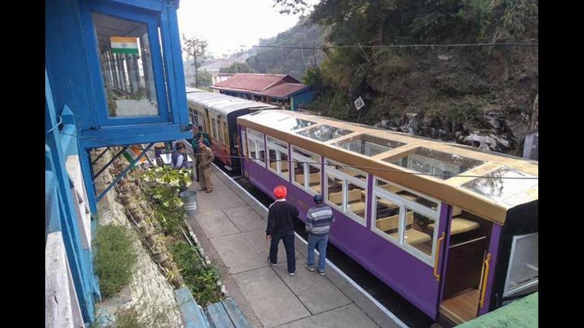 Railways Starts 7 Coach Glass Enclosed Vistadome Train On Kalka