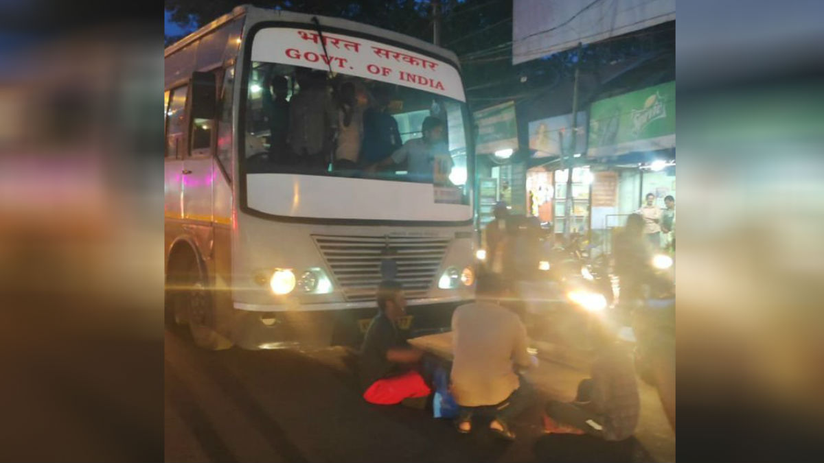 KSU blocks buses belonging to ISRO in Trivandrum during CAA protests