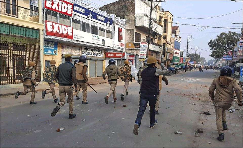 Uttar Pradesh Police Hard Sex - Police chowki torched in Meerut; 6 dead during Citizenship Act protests  across Uttar Pradesh | India News â€“ India TV