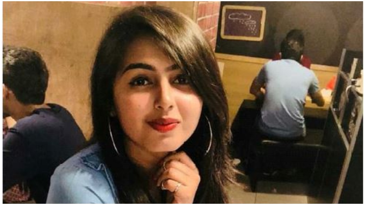 22-year-old Mumbai girl dies after falling off local train near Dombivli |  India News – India TV