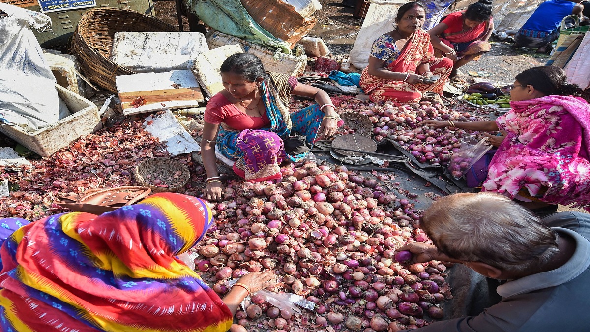 Onion price zooms to Rs 200 per kg in Bengaluru market India TV