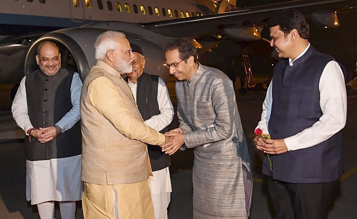 Photo Pm Modi Has A Protocol Encounter With Uddhav Thackeray In Pune India Tv