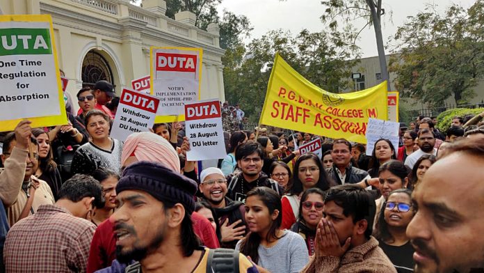 Delhi University teachers continue 24x7 protest outside Vice-Chancellor's office