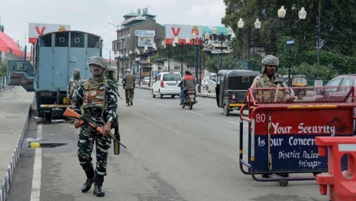 Jammu and Kashmir cop caught with Hizbul, LeT top commanders; to be treated as terrorist