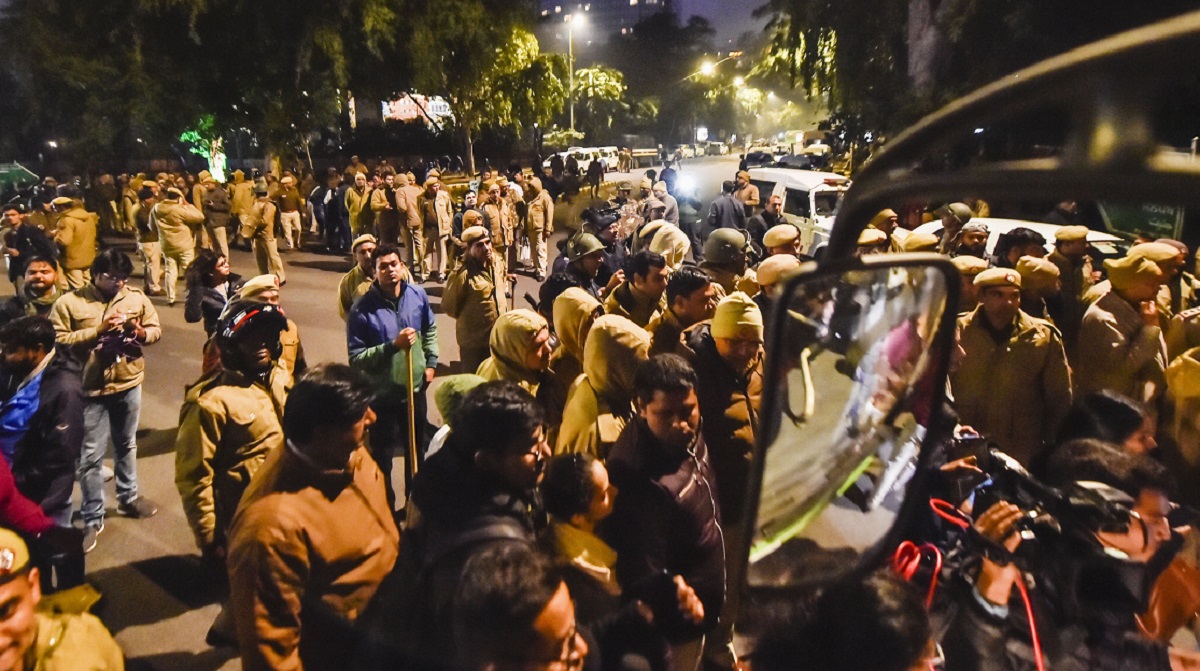 JNU violence: Seize mobile phones of WhatsApp groups members, Delhi HC asks cops