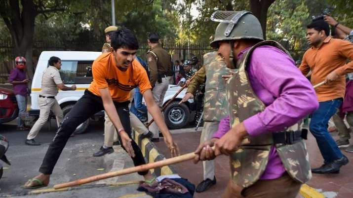 Par panel questions Delhi police chief over use of force against protesting students