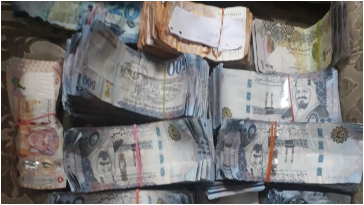 Flyer Stuffs Dollars Euros Inside Peanuts Meatballs To Smuggle Gets Caught At Igi Airport India News India Tv