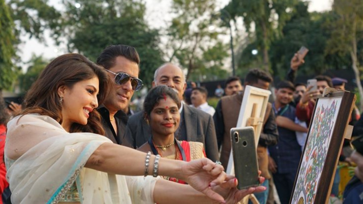 Salman Khan, Jacqueline Fernandez at&nbsp; Patangarh Gond paintings&nbsp; exhibition in Madhya Pradesh