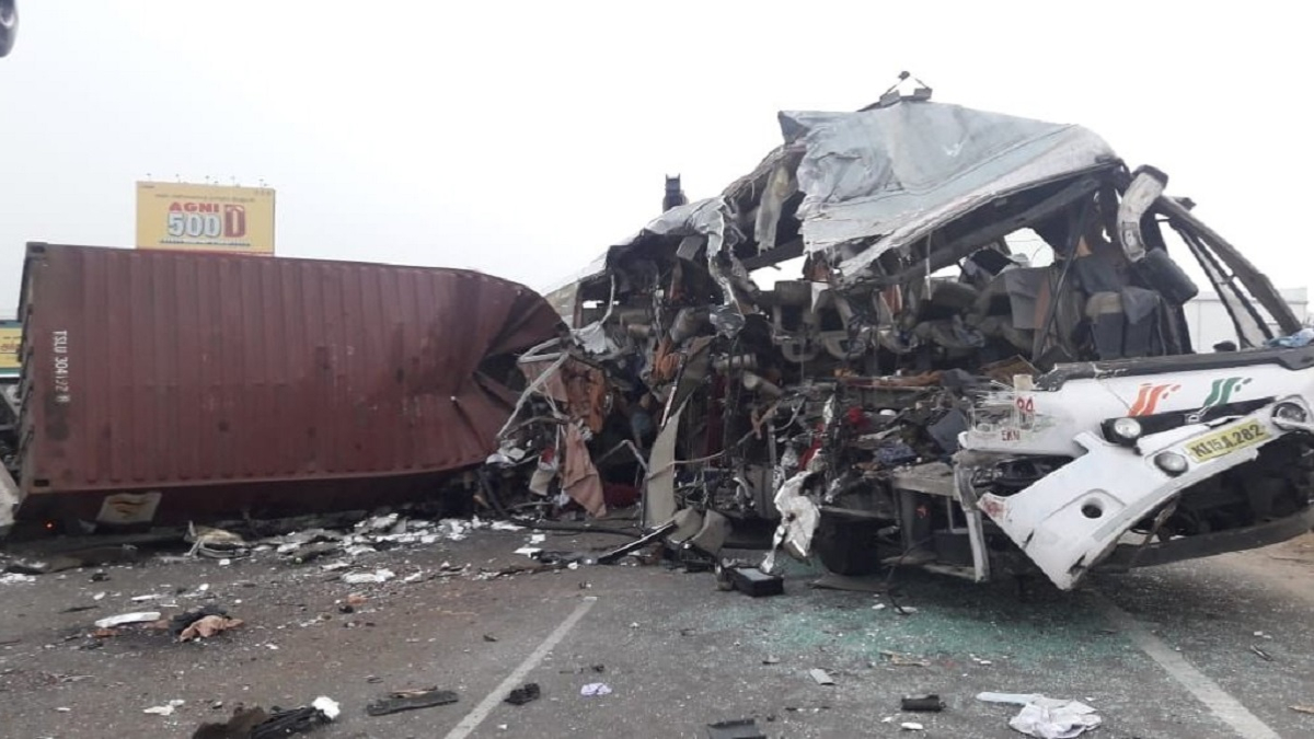 20 dead in Tamil Nadu as BengaluruErnakulam bus meets with accident