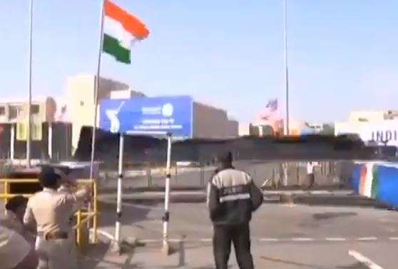 &nbsp;Temporary archway collapses at Motera stadium