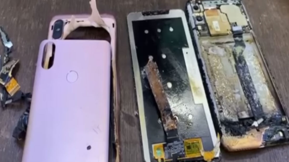 Watch video: Xiaomi Redmi Note 6 Pro caught fire while being repaired in Gujarat | Technology News – India TV