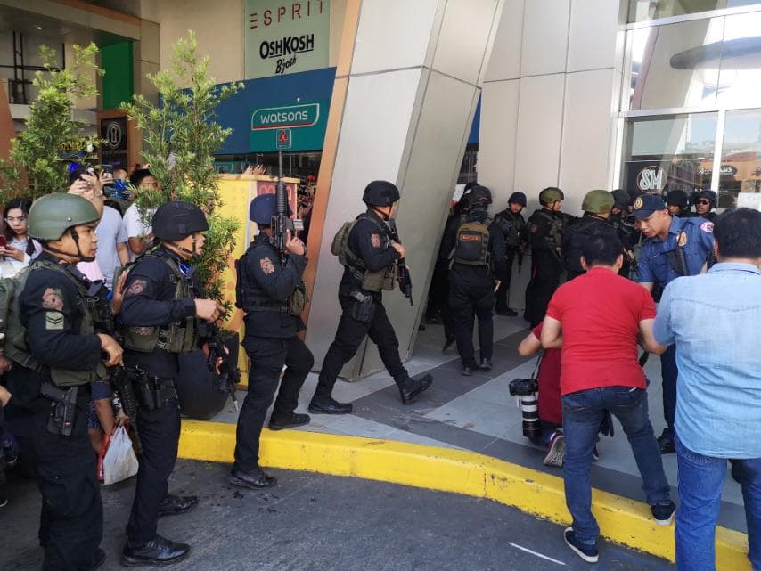 Philippines hostage situation under control; all hostages released from Manila shopping mall