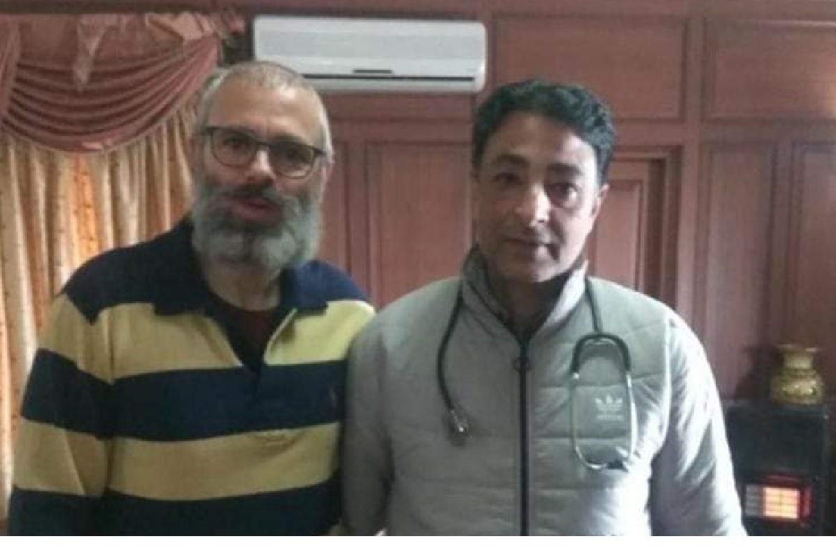 New picture of bearded Omar Abdullah posing with a doctor surfaces