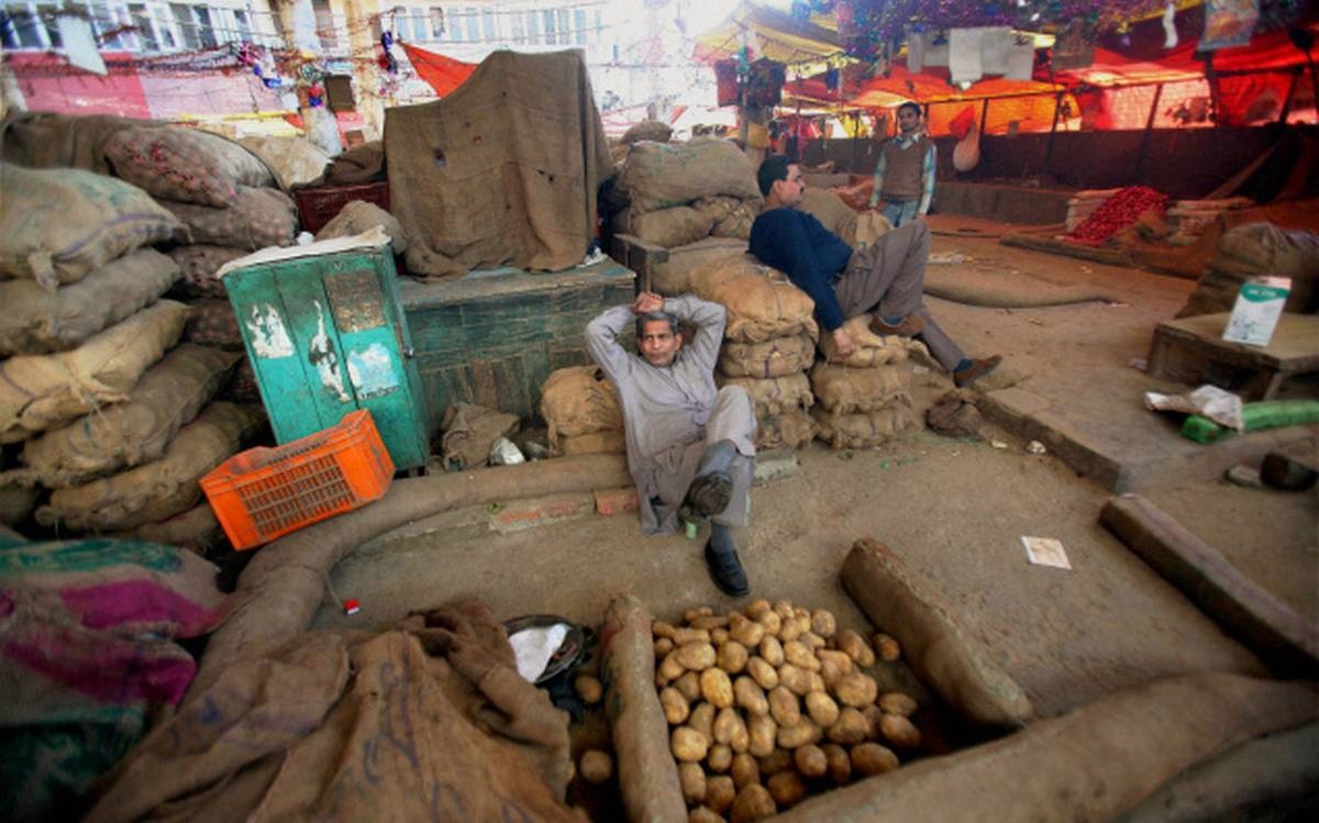 Delhi's Azadpur Mandi open 24 hours from tomorrow; 1000 people allowed