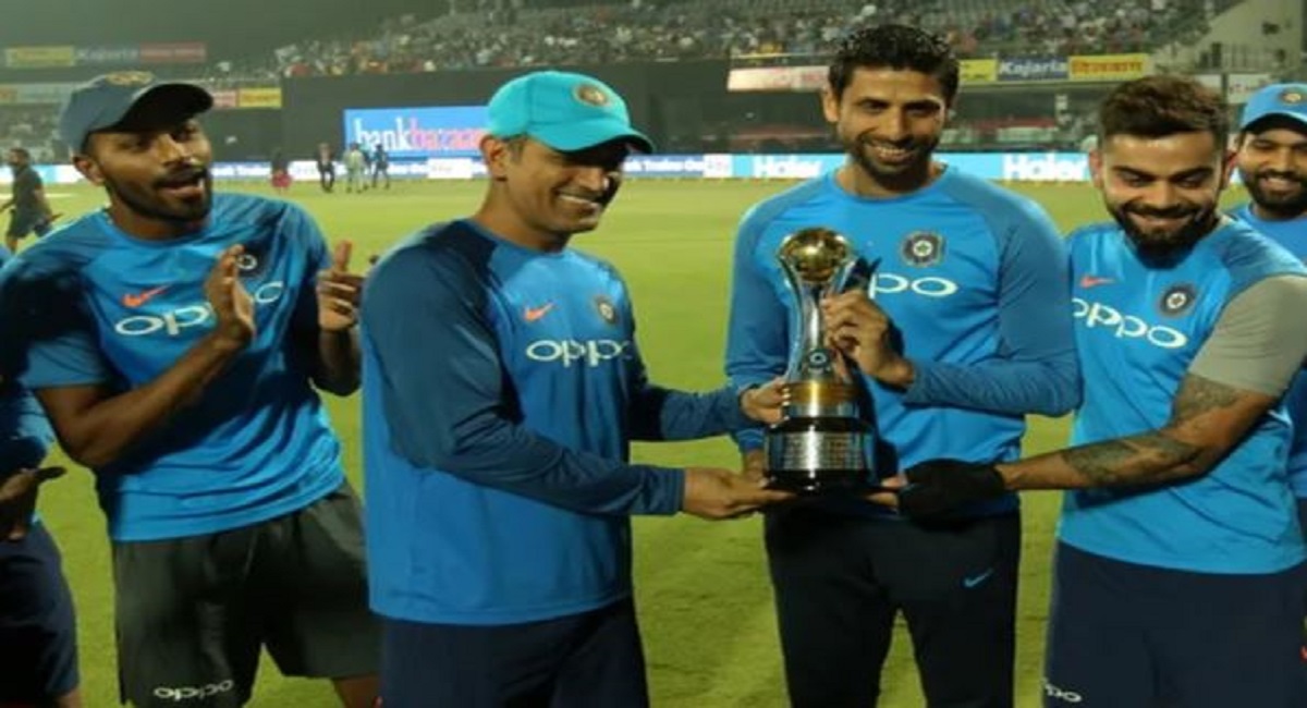 MS Dhoni will be in my team if I was national selector, but bigger question is ...: Ashish Nehra