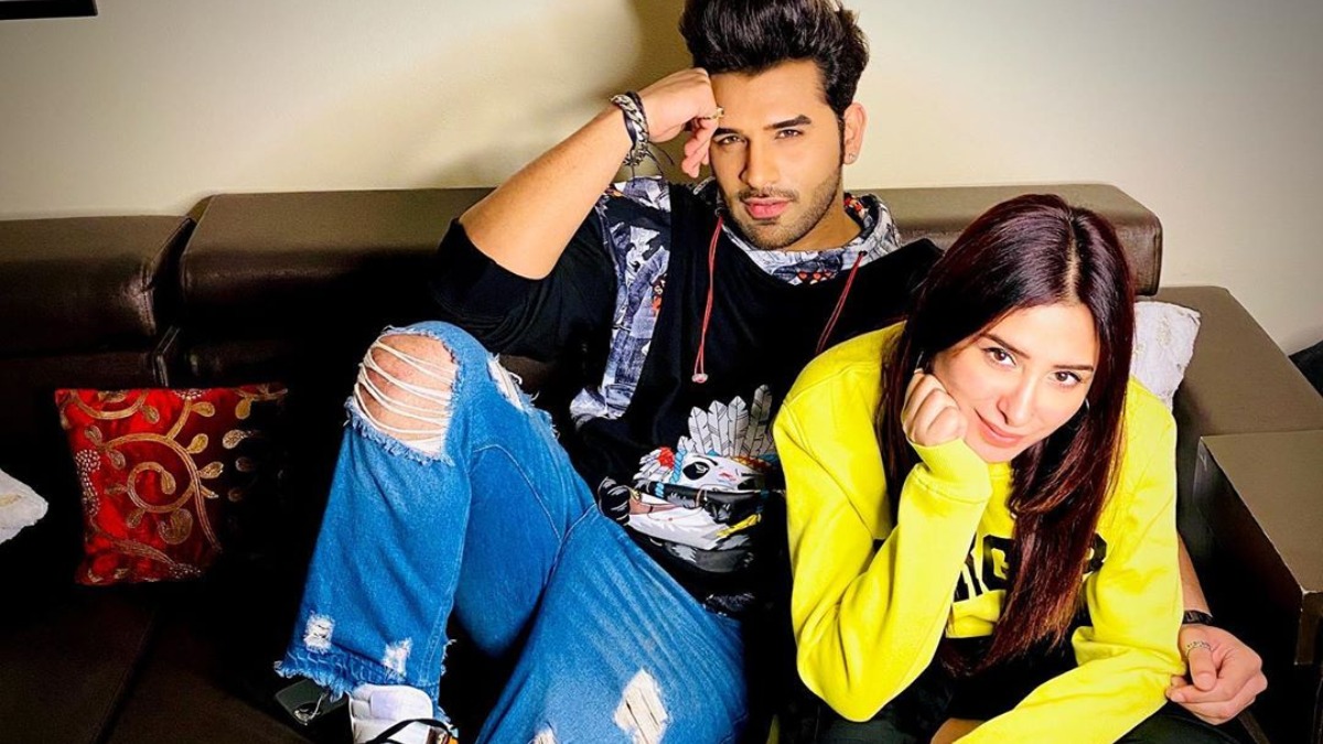 Paras Chhabra's mother watches movie with his girlfriend Akanksha before  entering Bigg Boss 13 house. See pic | Celebrities News – India TV
