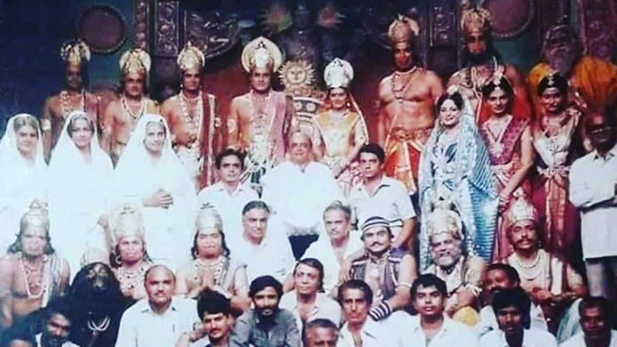 Rare Old Photo Of Ramayan Star Cast Arun Govil Dipika Chikhlia Dara