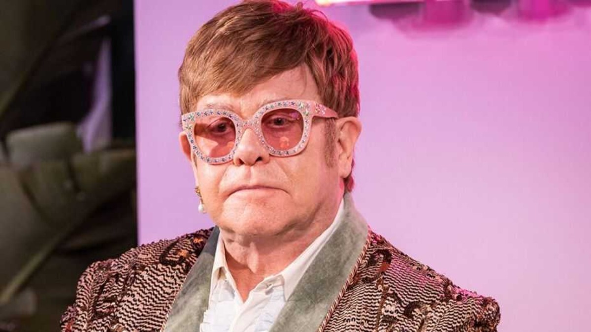 Elton John donates USD 1 million to protect people with HIV from COVID(00)