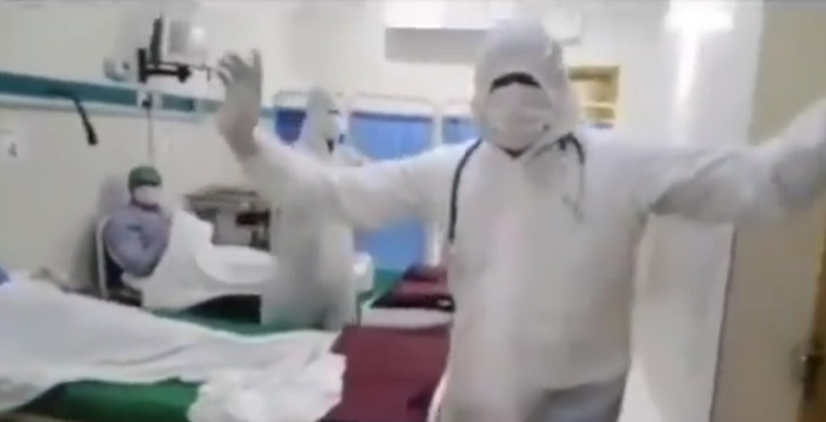 Doctors in Pakistan dance inside hospital ward amid COVID-19 crisis | Watch Video