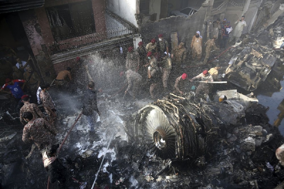 97 dead as Pakistan International Airlines crashes in Karachi residential area