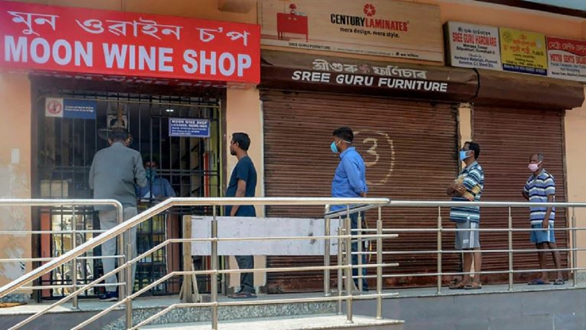 Standalone liquor shops reopen in Bengal; strict guidelines in place