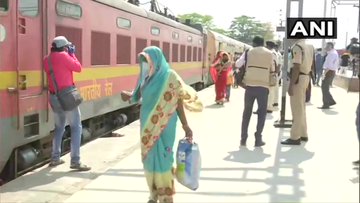 First 'Shramik Special' train carrying nearly 1,200 migrant labourers from Jaipur reaches Patna