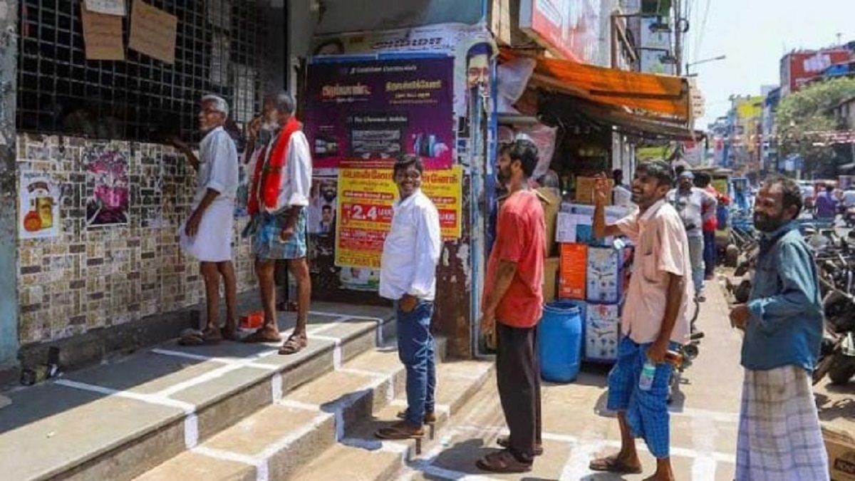 Puducherry resumes liquor sale after 2 months; huge crowds witnessed