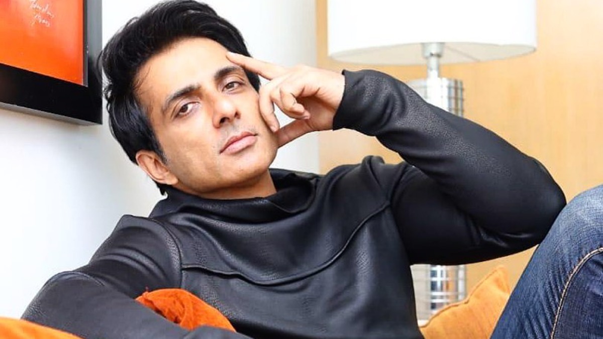 Governor of Maharashtra hails Sonu Sood for sending migrant workers home. Actor responds