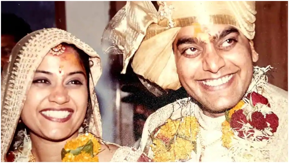 Renuka Shahane celebrates 19th wedding anniversary with husband Ashutosh Rana, shares wedding pic | Celebrities News – India TV, bollywood