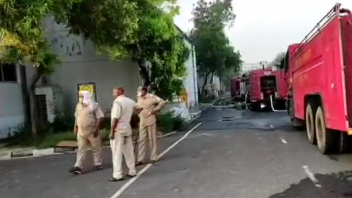 Fire Breaks Out In Godown Of Auto Parts Company In Greater Noida – India TV