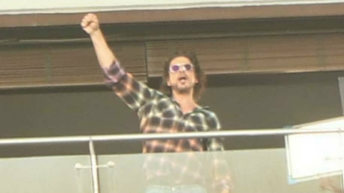 Shah Rukh Khan works from home during lockdown. Actor's photos from his balcony go viral