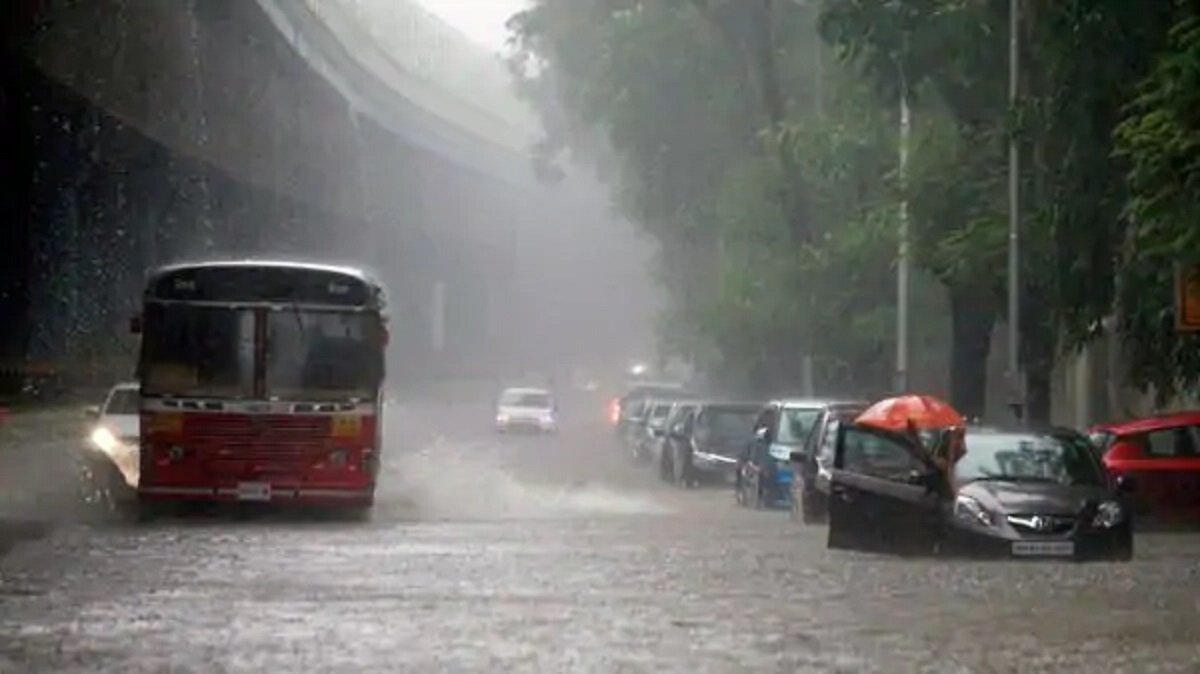 Heavy Rains Continue In Mumbai Low Lying Areas Waterlogged India Tv