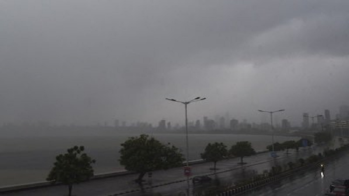 Mumbai rains: Heavy downpour in Bandra, Sion, Hindmata, Parel other ...