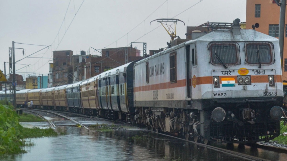 Heavy rain raises flood ALERT in Bihar; Baghmati, Kamala, Gandak river above red mark