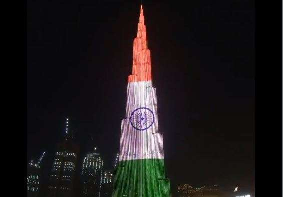 Jhanda Ooncha Rahe Hamara &mdash; Burj Khalifa wraps itself in Tiranga on I-Day