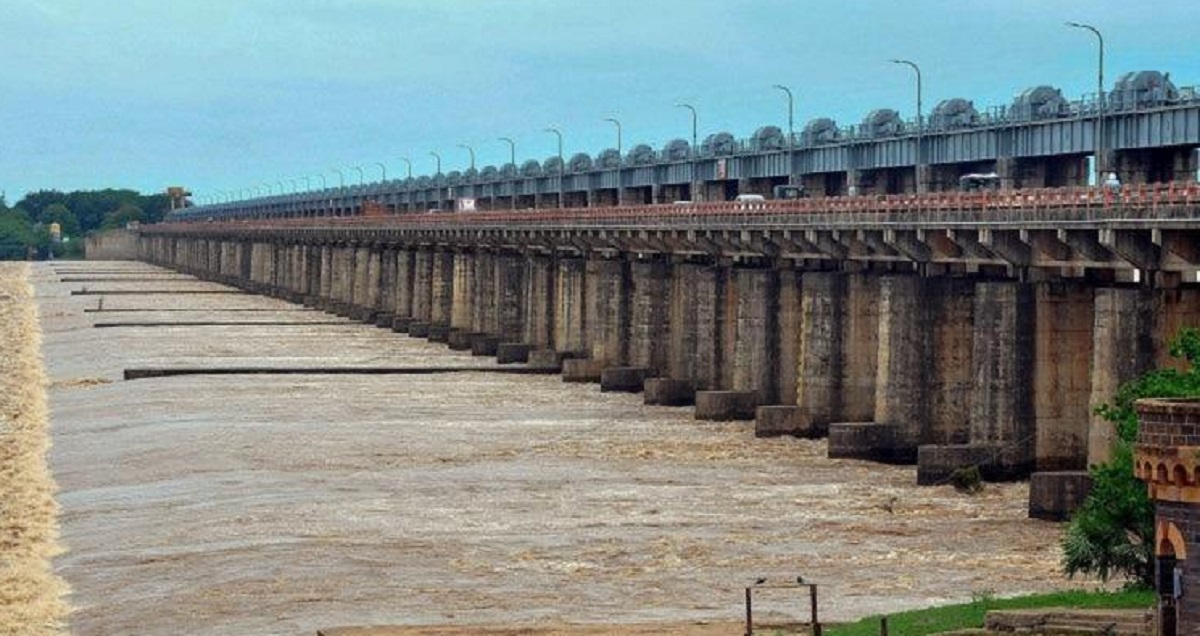 Godavari level in Telangana rising to danger mark as rains continue