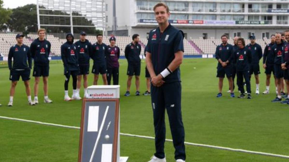 ENG vs PAK: ECB present silver stump to Stuart Broad for reaching 500-wicket milestone ahead of 3rd Test