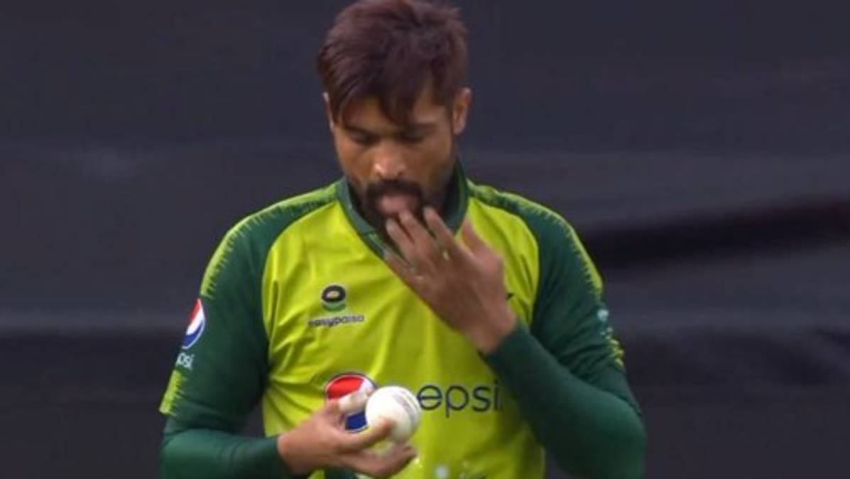 ENG vs PAK: Mohammad Amir breaks no-saliva rule during 1st T20I match, umpires sanitise ball