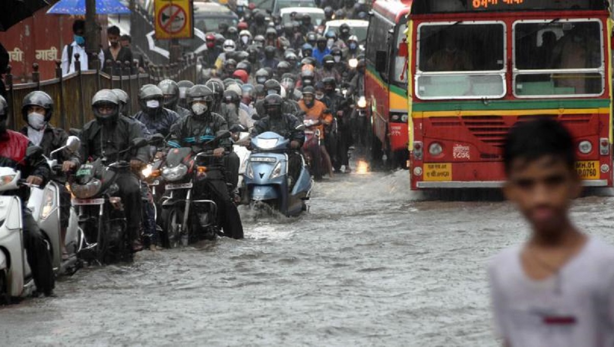 Heavy rains in Mumbai cause landslide on Malad Western Express Highway ...