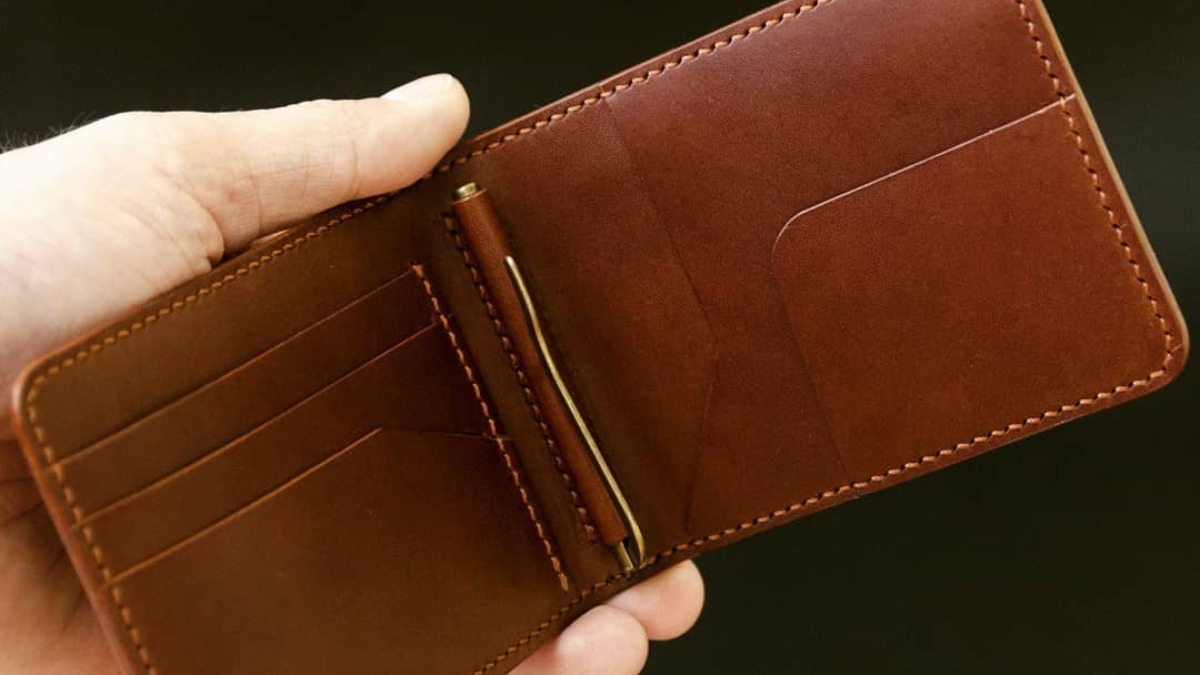 Astrological Tips: What Not to Keep in Your Wallet for Improving Finances
