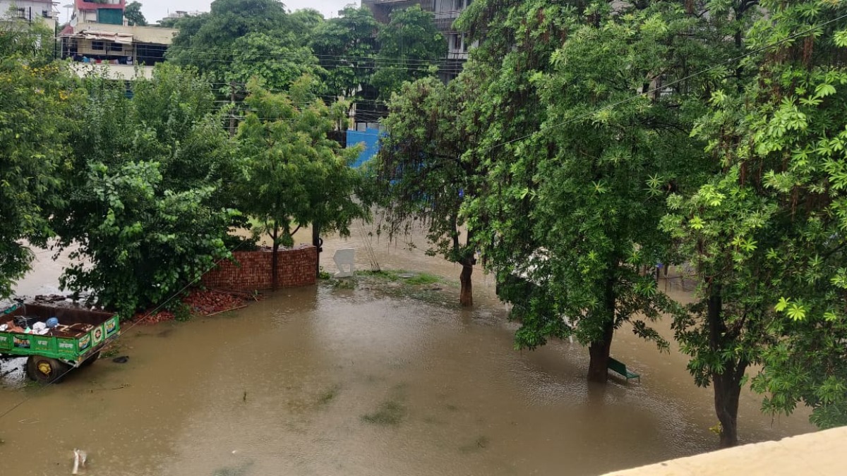 Gurugram turns into 'water park' due to severe waterlogging; traffic police issues alert