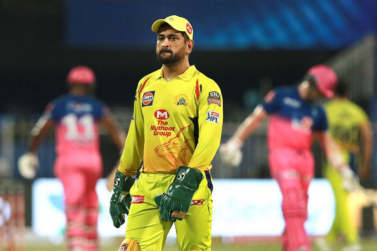 IPL 2023 Watch crowd goes crazy as MS Dhoni walks out to bat on his home