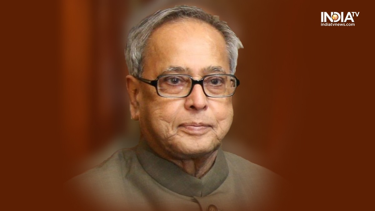 Pranab Da: Too smart for Congress to be PM